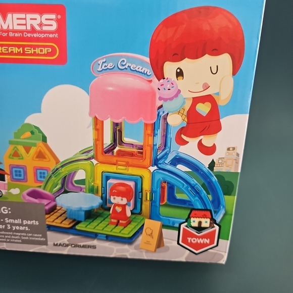 2019 NIB Magformers Town Set Ice Cream Shop 22 Pieces Building Set - Picture 2 of 6